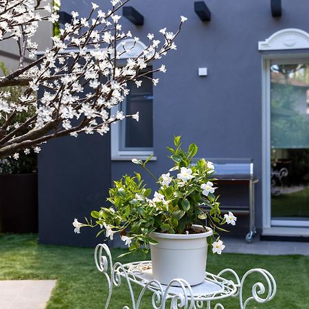 Villa Monti Suites&Aparts Cesenatico Luaran gambar